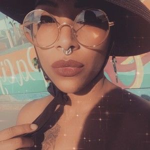 Meet your Posher, Ebony